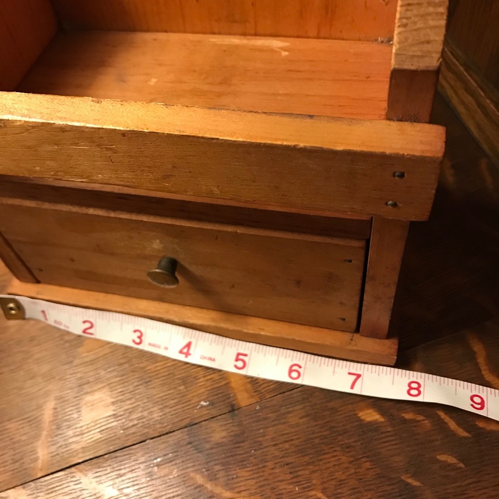 Vintage 1970’s Colonial Small Pine Shelf with Drawer - Picture 8 of 13